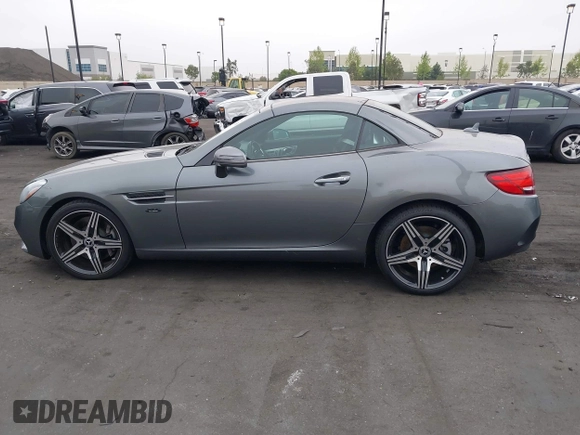 2020 Mercedes-Benz SLC 300 с VIN W1KPK3JA2LF172930, выставлен на аукционе IAAI как лот 42141258 с пробегом 13 081 миль миль и . История ставок и продаж доступна на DreamBid. Изображение 14.