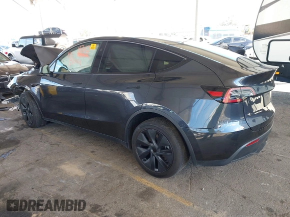 2024 Tesla Model Y с VIN 7SAYGDED5RF194219, выставлен на аукционе IAAI как лот 41594132 с пробегом 21 255 миль миль и . История ставок и продаж доступна на DreamBid. Изображение 3.