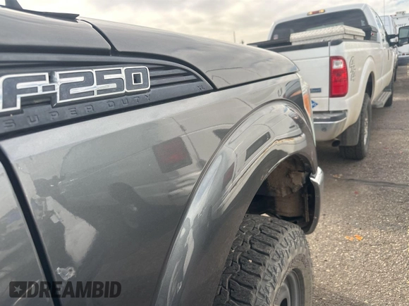 2015 Ford F-250 XLT z VIN 1FT7X2B61FEC57669, wystawiony jako IAAI lot #42430375 z przebiegiem 141 252 mil mil oraz . Historia ofert i sprzedaży dostępna na DreamBid. Obrazek 15.