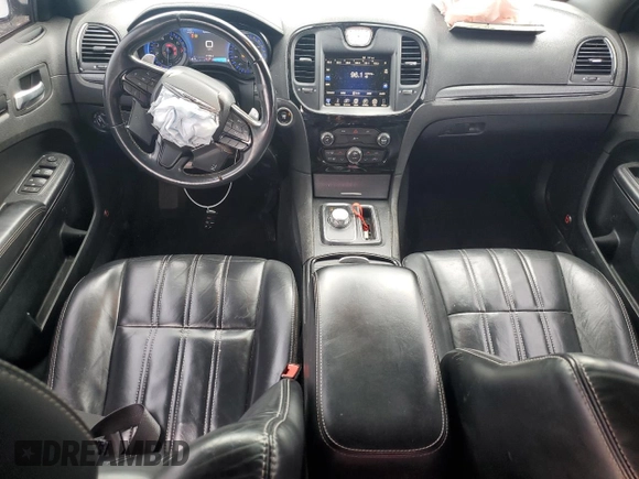 2016 Chrysler 300 S z VIN 2C3CCABG2GH152103, wystawiony jako Copart lot #54530625 z przebiegiem 217 656 mil mil oraz Szkoda całkowita • Salvage title. Historia ofert i sprzedaży dostępna na DreamBid. Obrazek 8.