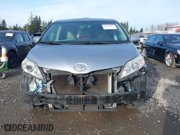 2011 Toyota Sienna XLE with VIN 5TDDK3DC9BS019003, listed as a IAAI auction lot 41359834 with 1 mi miles. Bid and sale history available at carsss.com. Image 6.