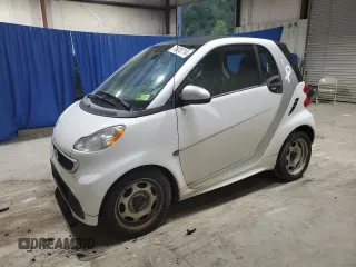 2015 Smart fortwo Passion z VIN WMEEJ3BA5FK814542, wystawiony jako Copart lot #72978714 z przebiegiem 60 081 mil mil oraz Czysty tytuł • Clean title. Historia ofert i sprzedaży dostępna na DreamBid. Obrazek 1.
