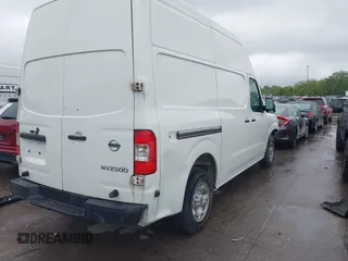 2019 Nissan NV Cargo SV z VIN 1N6BF0LY6KN810650, wystawiony jako IAAI lot #42322570 z przebiegiem 119 458 mil mil oraz . Historia ofert i sprzedaży dostępna na DreamBid. Obrazek 4.
