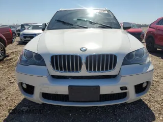 2013 BMW X5 xDrive50i z VIN 5UXZV8C52D0C16129, wystawiony jako Copart lot #47967905 z przebiegiem 111 011 mil mil oraz Szkoda całkowita • Salvage title. Historia ofert i sprzedaży dostępna na DreamBid. Obrazek 5.