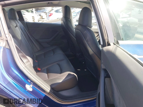2018 Tesla Model 3 Long Range Battery z VIN 5YJ3E1EA4JF078080, wystawiony jako IAAI lot #41688015 z przebiegiem 97 886 mil mil oraz . Historia ofert i sprzedaży dostępna na DreamBid. Obrazek 8.