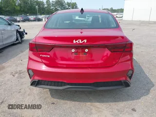 2023 Kia Forte LXS z VIN 3KPF24AD2PE590555, wystawiony jako IAAI lot #42395185 z przebiegiem 57 678 mil mil oraz . Historia ofert i sprzedaży dostępna na DreamBid. Obrazek 16.