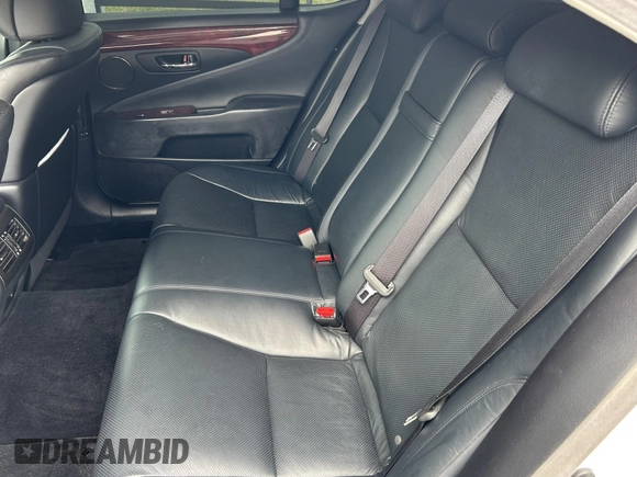 2012 Lexus LS 460 z VIN JTHBL5EF0C5109820, wystawiony jako IAAI lot #41795530 z przebiegiem 66 289 mil mil oraz . Historia ofert i sprzedaży dostępna na DreamBid. Obrazek 8.