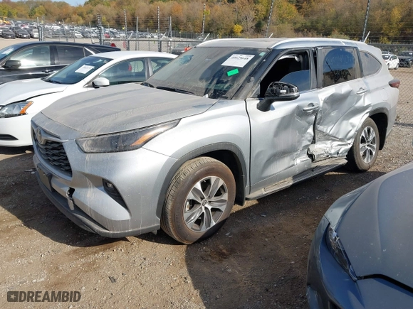 2024 Toyota Highlander LE with VIN 5TDKDRBHXRS529292, listed as a IAAI auction lot 40629648 with 8,493 mi miles. Bid and sale history available at carsss.com. Image 17.