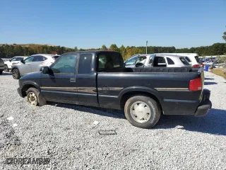 2002 GMC Sonoma SLS with VIN 1GTCS19W428200047, listed as a Copart auction lot 77114984 with 154,131 mi miles and Clean Title. Bid and sale history available at carsss.com. Image 2.