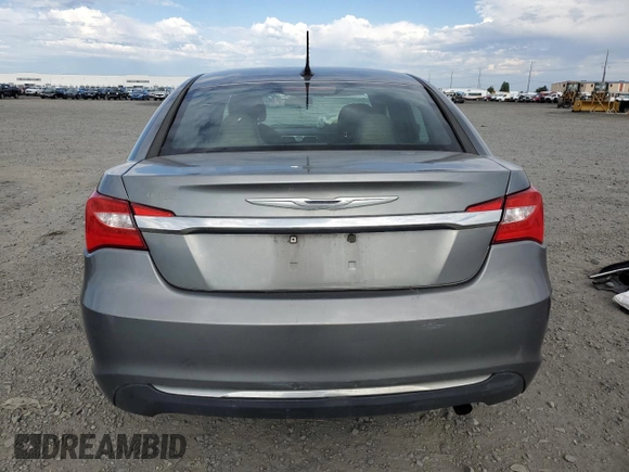 2012 Chrysler 200 Touring z VIN 1C3CCBBB1CN124689, wystawiony jako Copart lot #58743715 z przebiegiem 171 379 mil mil oraz Szkoda całkowita • Salvage title. Historia ofert i sprzedaży dostępna na DreamBid. Obrazek 6.