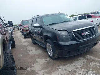 2008 GMC Yukon SLE w/3SA with VIN 1GKFC13C08J191605, listed as a IAAI auction lot 41885411 with 208,328 mi miles. Bid and sale history available at carsss.com. Image 1.