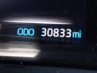 2023 Toyota Sienna XLE z VIN 5TDYSKFC6PS081443, wystawiony jako IAAI lot #42108664 z przebiegiem 30 833 mil mil oraz . Historia ofert i sprzedaży dostępna na DreamBid. Obrazek 16.