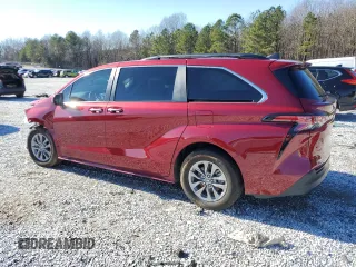 2022 Toyota Sienna XLE with VIN 5TDYRKEC8NS130037, listed as a Copart auction lot 85440074 with 31,357 mi miles and Salvage Title. Bid and sale history available at carsss.com. Image 2.