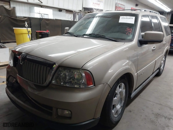 2005 Lincoln Navigator Luxury with VIN 5LMFU275X5LJ19216, listed as a IAAI auction lot 41641059 with 133,888 mi miles. Bid and sale history available at carsss.com. Image 17.