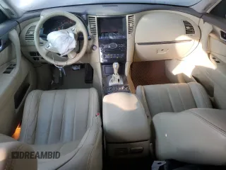 2014 Infiniti QX70 z VIN JN8CS1MW5EM412429, wystawiony jako Copart lot #82933934 z przebiegiem Nie podano mil oraz Szkoda całkowita • Salvage title. Historia ofert i sprzedaży dostępna na DreamBid. Obrazek 8.