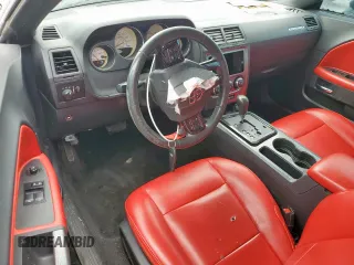 2013 Dodge Challenger R/T z VIN 2C3CDYBT3DH670283, wystawiony jako Copart lot #57818395 z przebiegiem 93 439 mil mil oraz Czysty tytuł • Clean title. Historia ofert i sprzedaży dostępna na DreamBid. Obrazek 8.