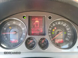 2008 Volkswagen Passat Turbo z VIN WVWJK73C28P081938, wystawiony jako Copart lot #43255115 z przebiegiem 167 156 mil mil oraz Szkoda całkowita • Salvage title. Historia ofert i sprzedaży dostępna na DreamBid. Obrazek 9.
