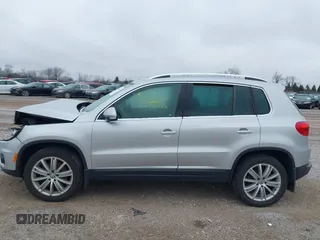 2016 Volkswagen Tiguan SEL z VIN WVGBV7AX3GW594729, wystawiony jako IAAI lot #41233805 z przebiegiem 92 997 mil mil oraz . Historia ofert i sprzedaży dostępna na DreamBid. Obrazek 14.
