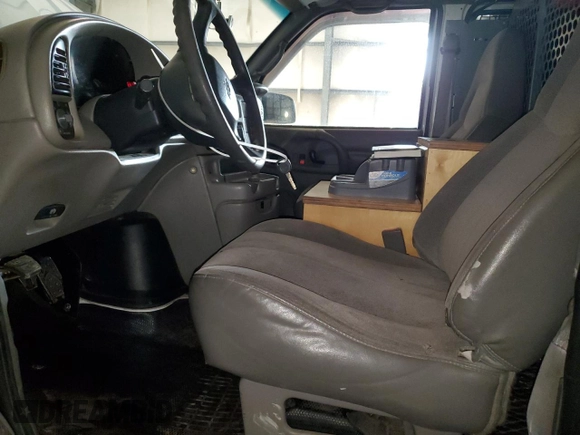 2000 Chevrolet Astro Cargo Van with VIN 1GCDM19W6YB169121, listed as a Copart auction lot 85204274 with 211,783 mi miles and Salvage Title. Bid and sale history available at carsss.com. Image 7.