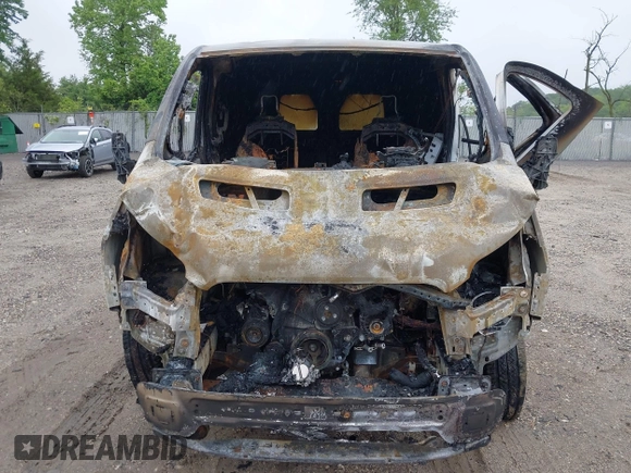 2017 Ford Transit z VIN 1FTYE1ZM2HKA20301, wystawiony jako IAAI lot #42323437 z przebiegiem Nie podano mil oraz . Historia ofert i sprzedaży dostępna na DreamBid. Obrazek 12.