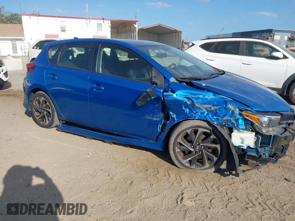 2016 Scion iM z VIN JTNKARJE9GJ512182, wystawiony jako IAAI lot #42172678 z przebiegiem 105 797 mil mil oraz . Historia ofert i sprzedaży dostępna na DreamBid. Obrazek 1.