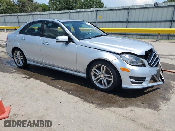 2014 Mercedes-Benz C 250 Sport с VIN WDDGF4HB8EA960846, выставлен на аукционе Copart как лот 63488435 с пробегом 73 404 миль миль и Списание • Salvage title. История ставок и продаж доступна на DreamBid. Изображение 4.