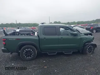 2023 Nissan Frontier Pro-4X z VIN 1N6ED1EK9PN620138, wystawiony jako IAAI lot #42186261 z przebiegiem 30 008 mil mil oraz . Historia ofert i sprzedaży dostępna na DreamBid. Obrazek 13.
