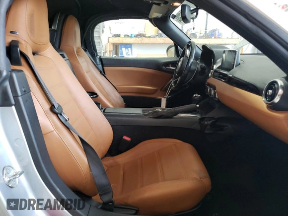 2019 FIAT 124 Spider Urbana Edition z VIN JC1NFAEK3K0141858, wystawiony jako Copart lot #59643304 z przebiegiem 120 343 mil mil oraz Szkoda całkowita • Salvage title. Historia ofert i sprzedaży dostępna na DreamBid. Obrazek 10.