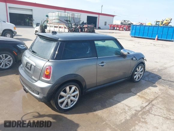 2009 MINI Hardtop S with VIN WMWMF73509TW86792, listed as a IAAI auction lot 41766406 with 174,724 mi miles and . Bid and sale history available at DreamBid. Image 4.