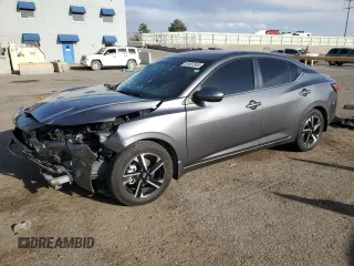 2024 Nissan Sentra SV z VIN 3N1AB8CV1RY225604, wystawiony jako Copart lot #51657345 z przebiegiem 10 239 mil mil oraz Szkoda całkowita • Salvage title. Historia ofert i sprzedaży dostępna na DreamBid. Obrazek 1.
