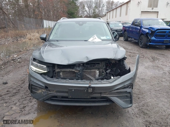 2022 Volkswagen Tiguan SE with VIN 3VV2B7AX4NM126181, listed as a IAAI auction lot 41955274 with 51,456 mi miles. Bid and sale history available at carsss.com. Image 12.