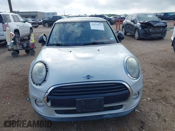 2017 MINI Hardtop Cooper z VIN WMWXP5C35H3C64595, wystawiony jako IAAI lot #42078919 z przebiegiem 93 141 mil mil oraz . Historia ofert i sprzedaży dostępna na DreamBid. Obrazek 12.