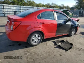2015 Chevrolet Sonic LT z VIN 1G1JC5SH3F4176465, wystawiony jako Copart lot #50882295 z przebiegiem 76 029 mil mil oraz Szkody całkowita. Historia ofert i sprzedaży dostępna na DreamBid. Obrazek 3.