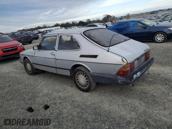 1987 Saab 900 z VIN YS3AK35D8H2020243, wystawiony jako Copart lot #47843125 z przebiegiem 112 526 mil mil oraz Tytuł czysty. Historia ofert i sprzedaży dostępna na DreamBid. Obrazek 2.