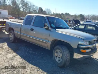 2001 Chevrolet Silverado 1500 LS with VIN 1GCEK19T21E120499, listed as a IAAI auction lot 41183360 with 367,413 mi miles. Bid and sale history available at carsss.com. Image 1.