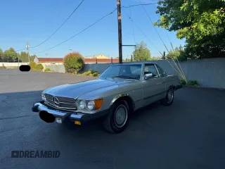 1981 Mercedes-Benz 380 SL z VIN WDBBA45A3BB007951, wystawiony jako Copart lot #60177805 z przebiegiem 89 643 mil mil oraz Czysty tytuł • Clean title. Historia ofert i sprzedaży dostępna na DreamBid. Obrazek 2.
