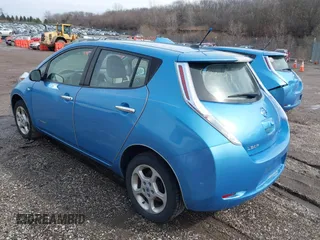 2011 Nissan LEAF SL-e with VIN JN1AZ0CP0BT009532, listed as a IAAI auction lot 41631314 with 83,541 mi miles. Bid and sale history available at carsss.com. Image 3.