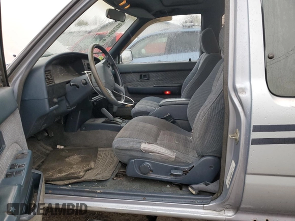 1991 Toyota Pickup DLX z VIN JT4VN13GXM5041525, wystawiony jako Copart lot #80709474 z przebiegiem 309 094 mil mil oraz Szkoda całkowita • Salvage title. Historia ofert i sprzedaży dostępna na DreamBid. Obrazek 7.