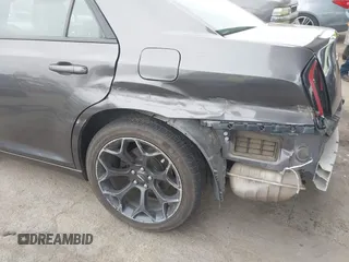 2019 Chrysler 300 S z VIN 2C3CCABGXKH708182, wystawiony jako IAAI lot #41885720 z przebiegiem 88 871 mil mil oraz . Historia ofert i sprzedaży dostępna na DreamBid. Obrazek 13.