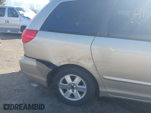 2006 Toyota Sienna XLE with VIN 5TDZA22C16S487917, listed as a IAAI auction lot 41809329 with 274,537 mi miles. Bid and sale history available at carsss.com. Image 12.