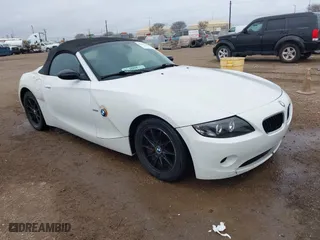 2004 BMW Z4 2.5i with VIN 4USBT33484LS48642, listed as a IAAI auction lot 41445703 with 131,799 mi miles. Bid and sale history available at carsss.com. Image 1.