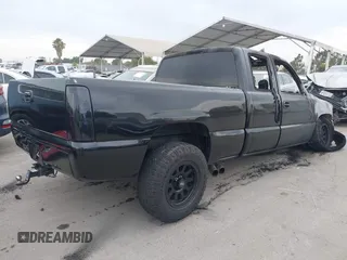 2000 GMC Sierra 1500 SLE z VIN 2GTEC19T7Y1145021, wystawiony jako IAAI lot #40013126 z przebiegiem Nie podano mil oraz . Historia ofert i sprzedaży dostępna na DreamBid. Obrazek 4.