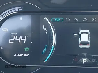 2020 Kia Niro EX Premium with VIN KNDCE3LG1L5071000, listed as a IAAI auction lot 42164125 with 30,831 mi miles and . Bid and sale history available at DreamBid. Image 17.