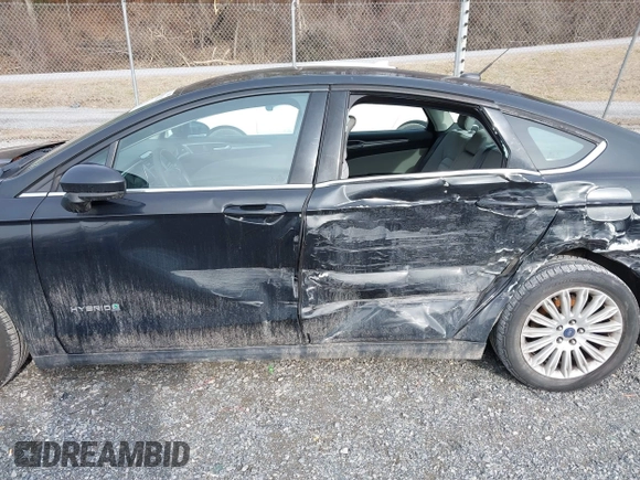 2015 Ford Fusion S Hybrid with VIN 3FA6P0UU8FR283233, listed as a IAAI auction lot 41501282 with 190,809 mi miles. Bid and sale history available at carsss.com. Image 6.