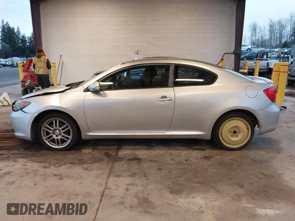 2007 Scion tC Spec z VIN JTKDE177170147264, wystawiony jako IAAI lot #41140867 z przebiegiem 109 318 mil mil oraz . Historia ofert i sprzedaży dostępna na DreamBid. Obrazek 15.
