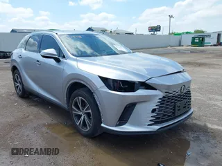2023 Lexus RX 350 z VIN JTJCHMAA8P2000246, wystawiony jako IAAI lot #42119511 z przebiegiem 6 871 mil mil oraz . Historia ofert i sprzedaży dostępna na DreamBid. Obrazek 1.