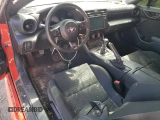 2023 Toyota 86 z VIN JF1ZNBB12P9762364, wystawiony jako Copart lot #49657495 z przebiegiem Nie podano mil oraz Nie do naprawy • Non repairable. Historia ofert i sprzedaży dostępna na DreamBid. Obrazek 8.