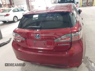 2011 Lexus CT 200h z VIN JTHKD5BH6B2042420, wystawiony jako IAAI lot #41700918 z przebiegiem 131 348 mil mil oraz . Historia ofert i sprzedaży dostępna na DreamBid. Obrazek 16.