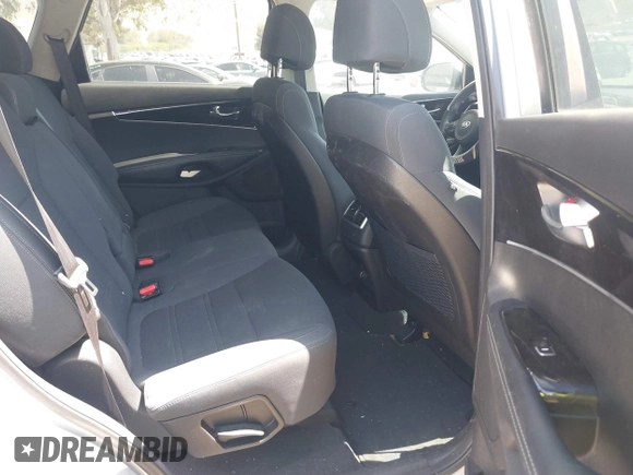 2017 Kia Sorento LX z VIN 5XYPG4A32HG210423, wystawiony jako IAAI lot #42283318 z przebiegiem 135 063 mil mil oraz . Historia ofert i sprzedaży dostępna na DreamBid. Obrazek 8.