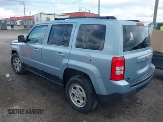 2013 Jeep Patriot Sport with VIN 1C4NJPBA6DD272701, listed as a IAAI auction lot 42014123 with 190,509 mi miles. Bid and sale history available at carsss.com. Image 3.